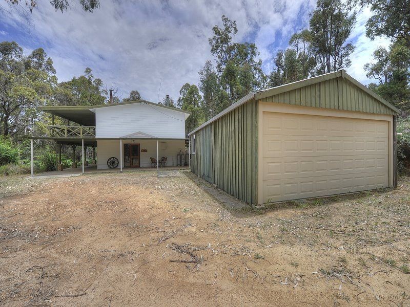 209 Holyoake Road, Dwellingup WA 6213