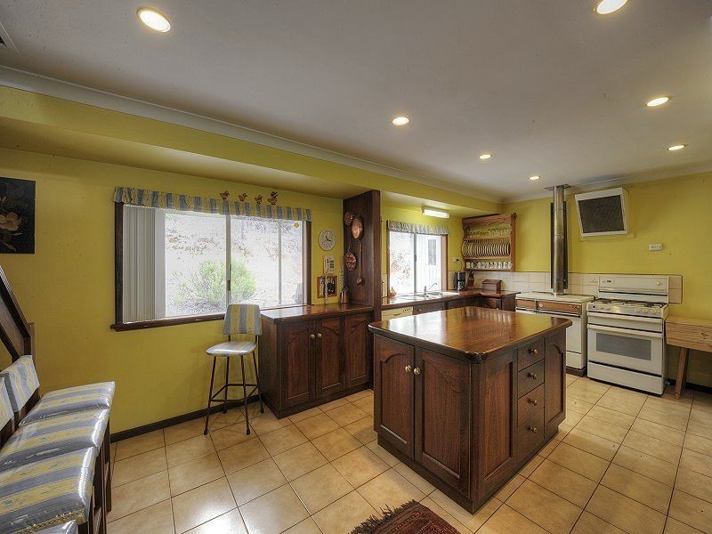 209 Holyoake Road, Dwellingup WA 6213