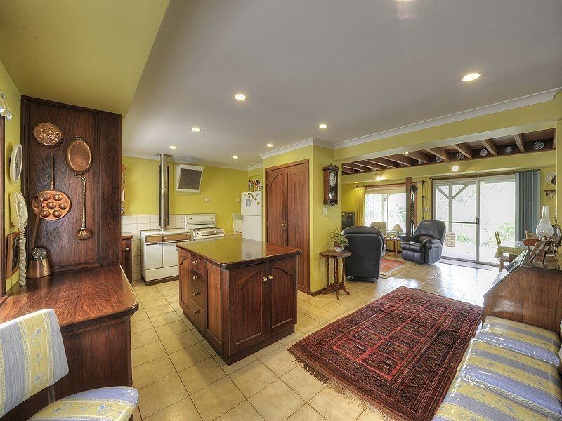 209 Holyoake Road, Dwellingup WA 6213