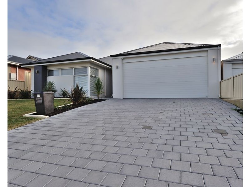 17 Chieftain Pass, Madora Bay WA 6210