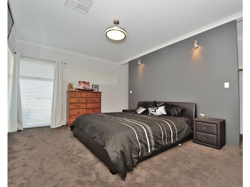 17 Chieftain Pass, Madora Bay WA 6210