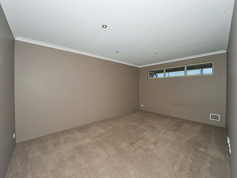 21 Princeton Drive, Wannanup WA 6210