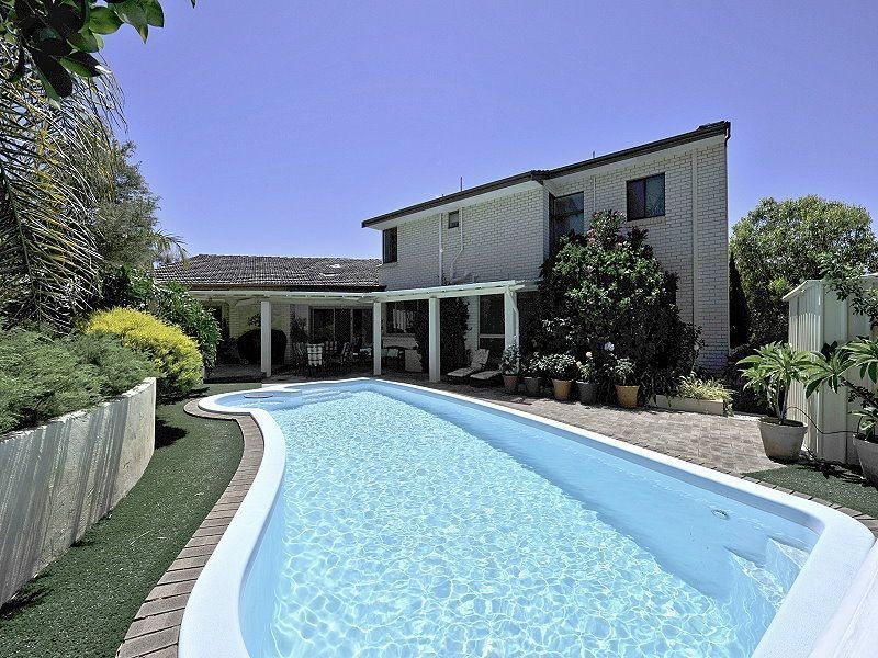 6 Barkley Place, Halls Head WA 6210