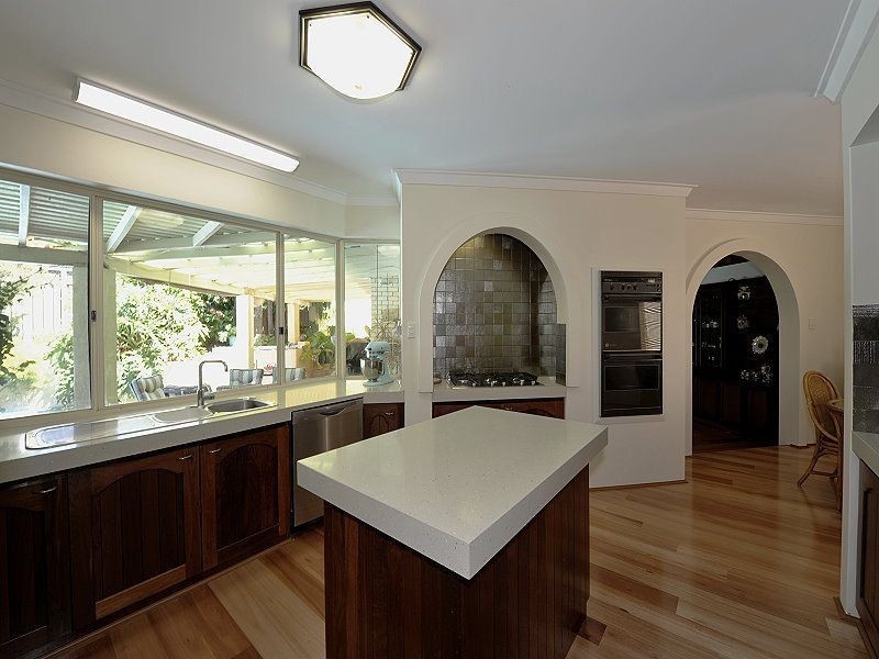 6 Barkley Place, Halls Head WA 6210