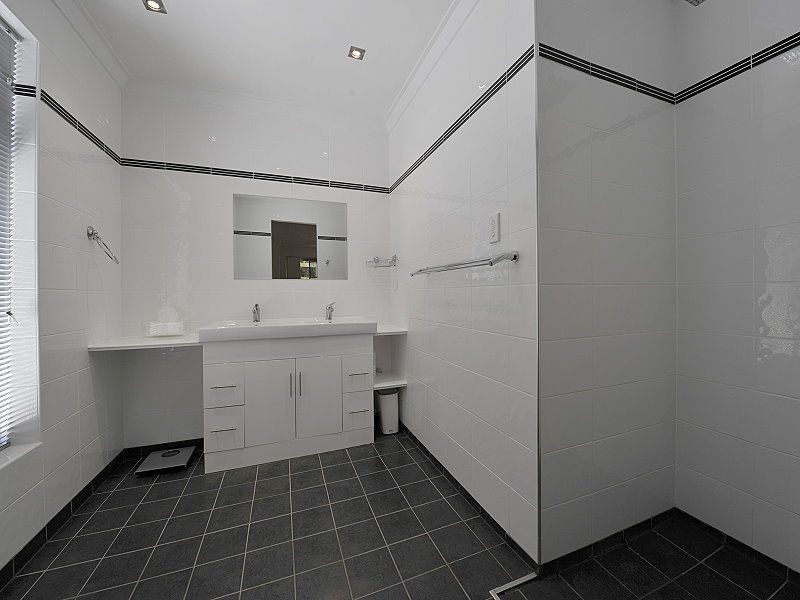 6 Barkley Place, Halls Head WA 6210