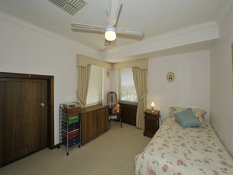 6 Barkley Place, Halls Head WA 6210