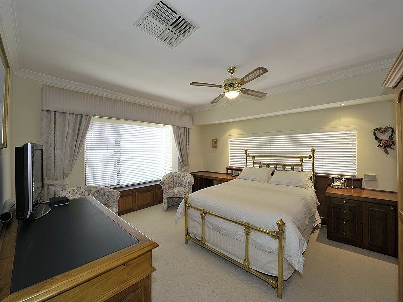 6 Barkley Place, Halls Head WA 6210