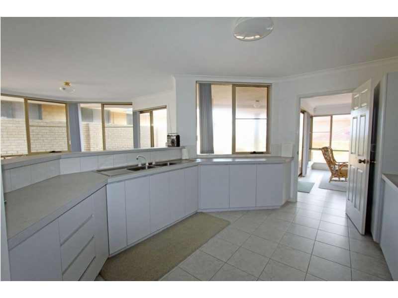 B/50 Halls Head Parade, Halls Head WA 6210