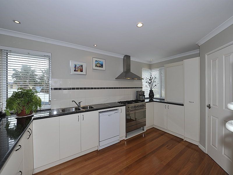 33 Shayne Street, Halls Head WA 6210