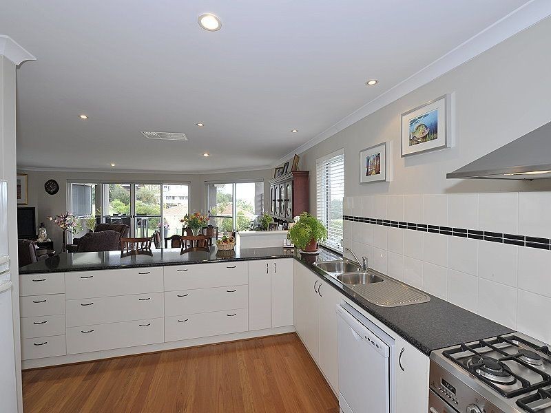 33 Shayne Street, Halls Head WA 6210