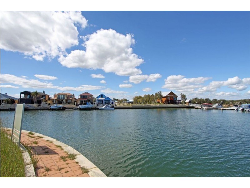 43 Erins Isle, Dudley Park WA 6210