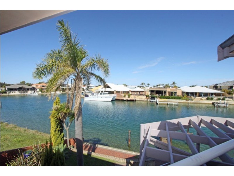 32 Cambria Island Retreat, Halls Head WA 6210