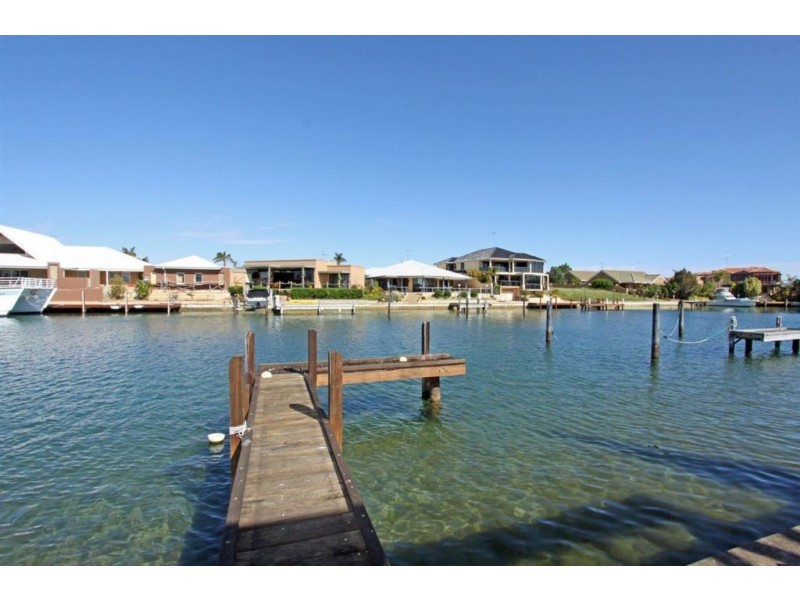 32 Cambria Island Retreat, Halls Head WA 6210