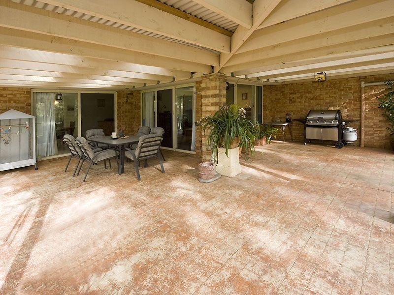 23 Summerhill Drive, Stake Hill WA 6210