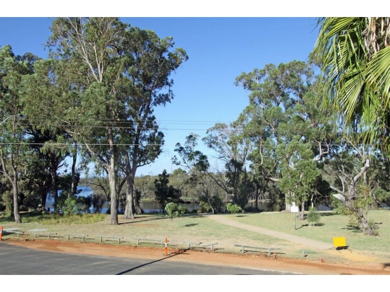 14 Redcliffe Road, Greenfields WA 6210