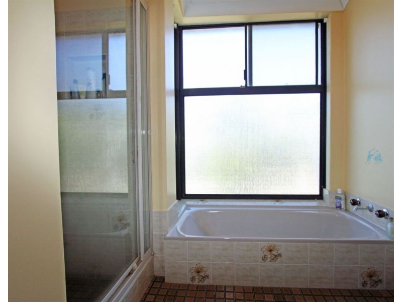 1 Agnew Place, Halls Head WA 6210