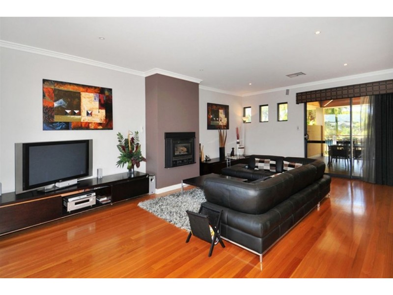 2 Leighton Place, Halls Head WA 6210