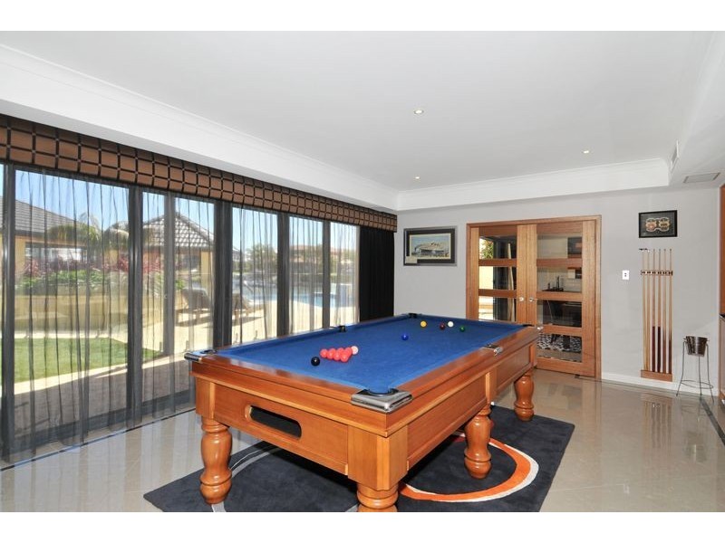 2 Leighton Place, Halls Head WA 6210