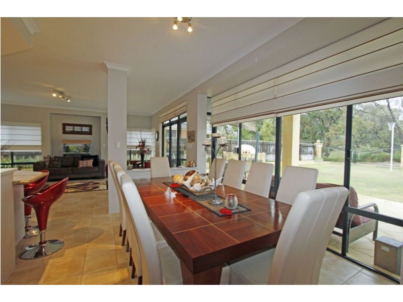 11 Mayfair Mews, Meadow Springs WA 6210