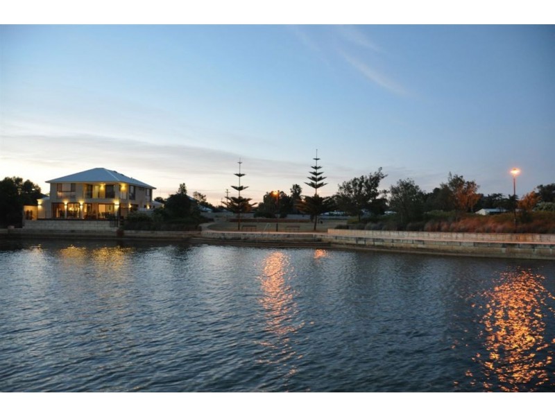 39 Queen Parade, Wannanup WA 6210