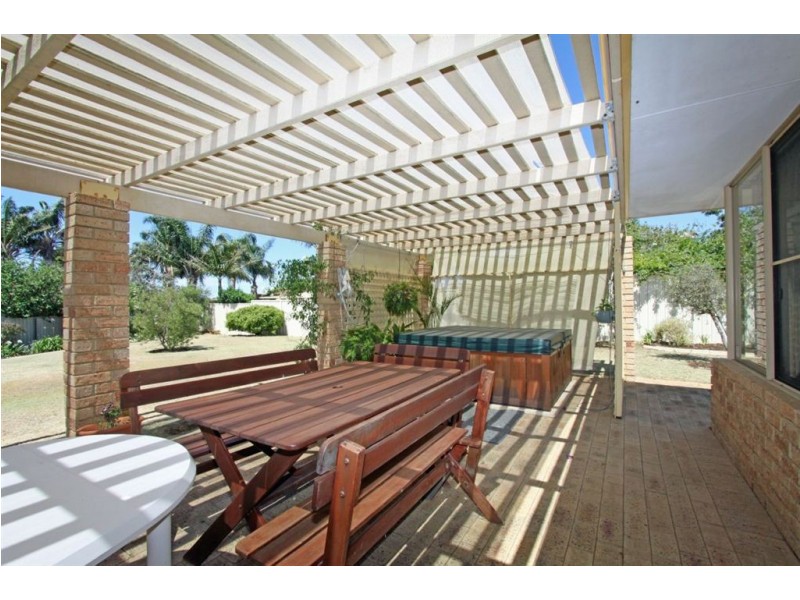 9 Carabeen Place, Halls Head WA 6210