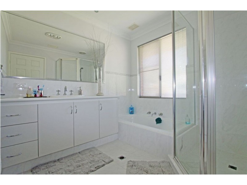 2 Maroona Place, Greenfields WA 6210
