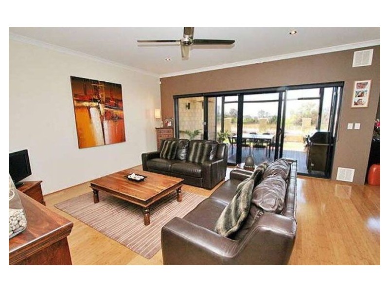 72 Flinders Street, Falcon WA 6210