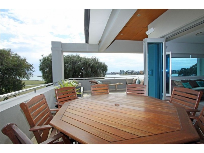 54 Fairbridge Road, Halls Head WA 6210