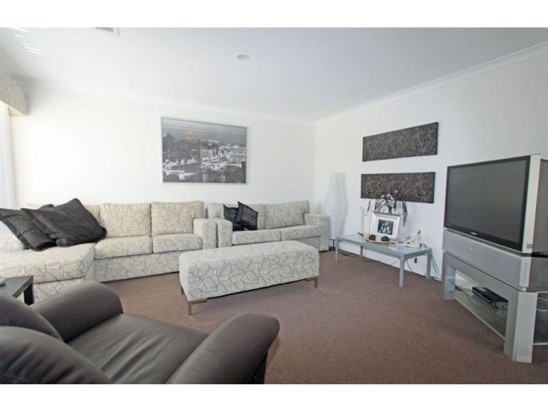 24 Nellie Green, Dudley Park WA 6210