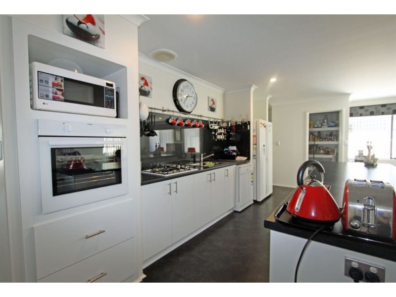 24 Nellie Green, Dudley Park WA 6210