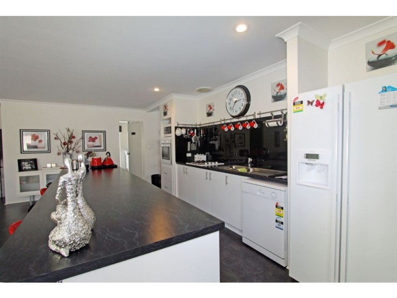 24 Nellie Green, Dudley Park WA 6210