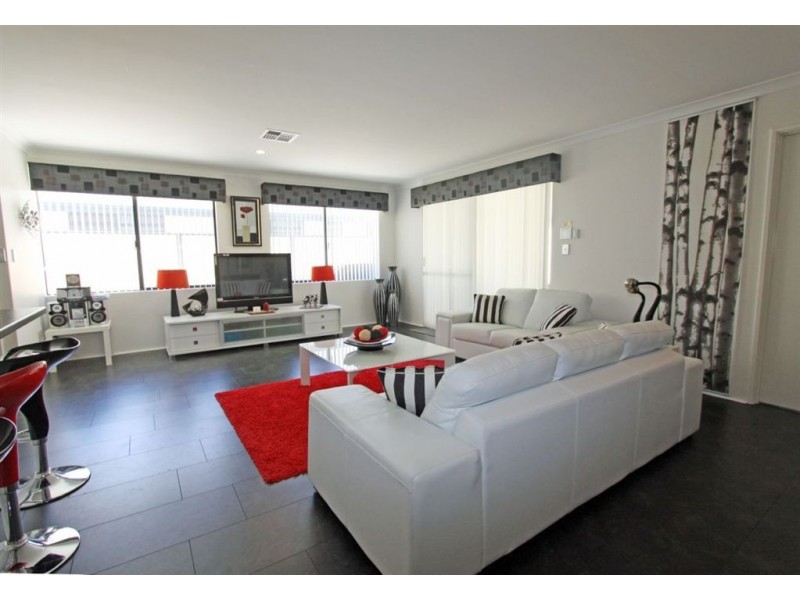 24 Nellie Green, Dudley Park WA 6210