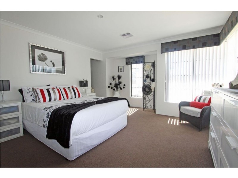 24 Nellie Green, Dudley Park WA 6210