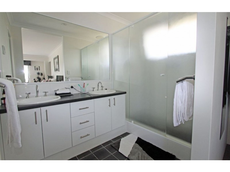 24 Nellie Green, Dudley Park WA 6210