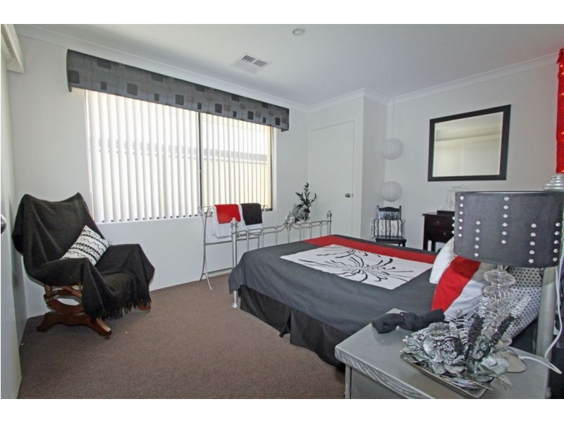 24 Nellie Green, Dudley Park WA 6210