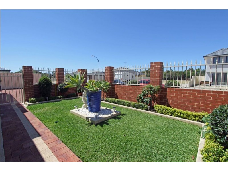 11 Hokitika Drive, Dudley Park WA 6210