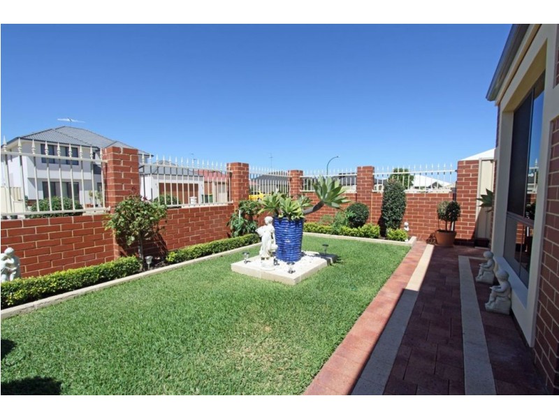 11 Hokitika Drive, Dudley Park WA 6210