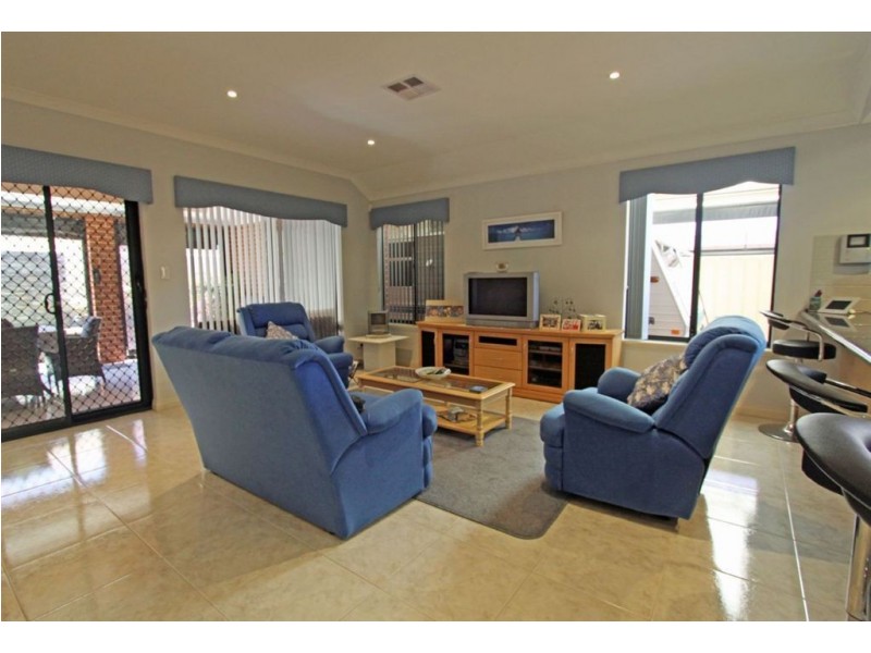 11 Hokitika Drive, Dudley Park WA 6210