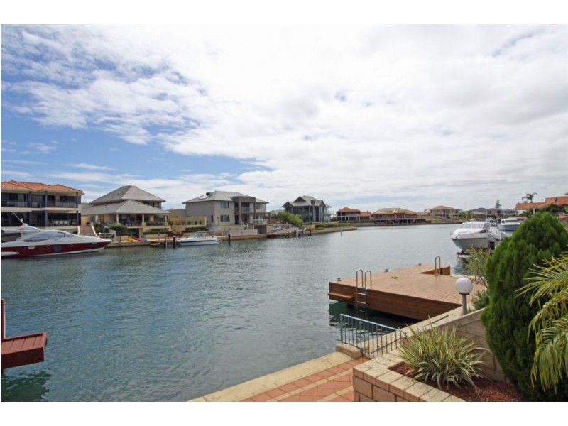 20 Santavea Mews, Halls Head WA 6210