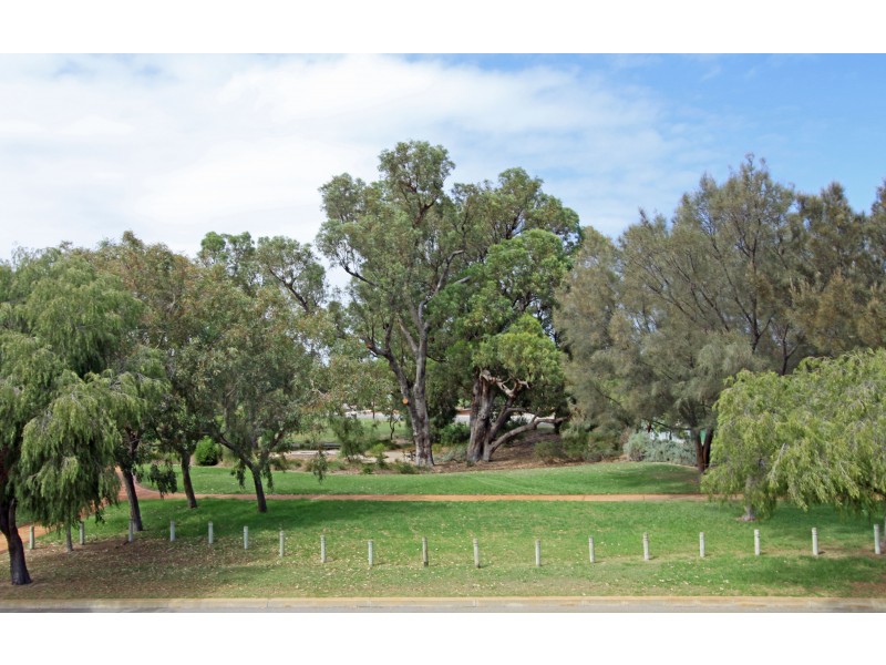 20 Santavea Mews, Halls Head WA 6210