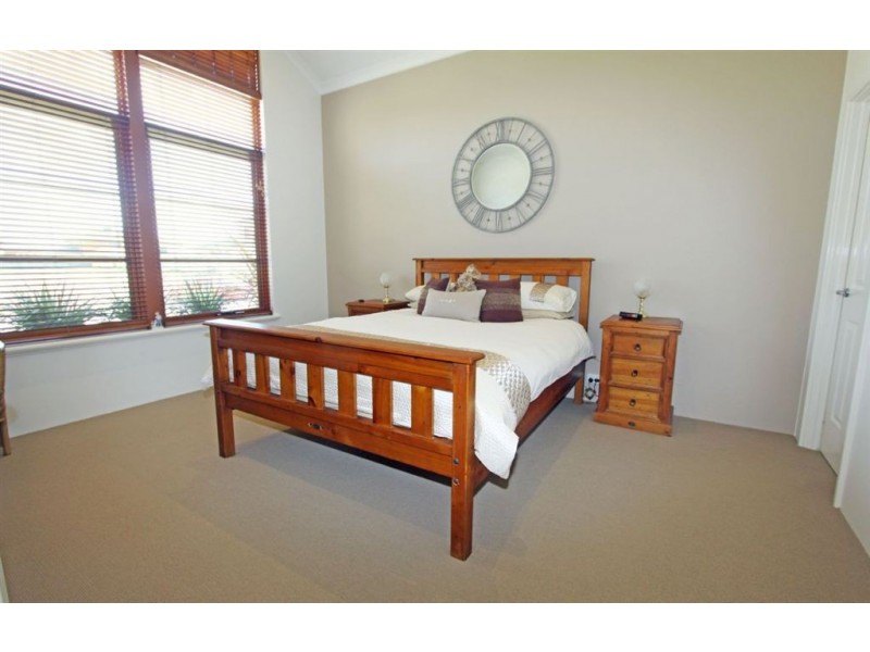 62 Lord Hobart Drive, Madora Bay WA 6210