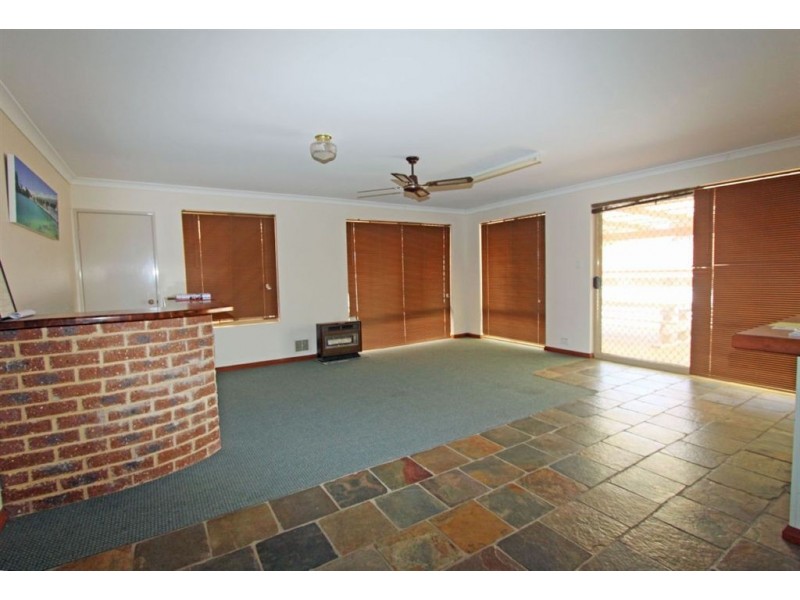 8 Amulla Court, Halls Head WA 6210