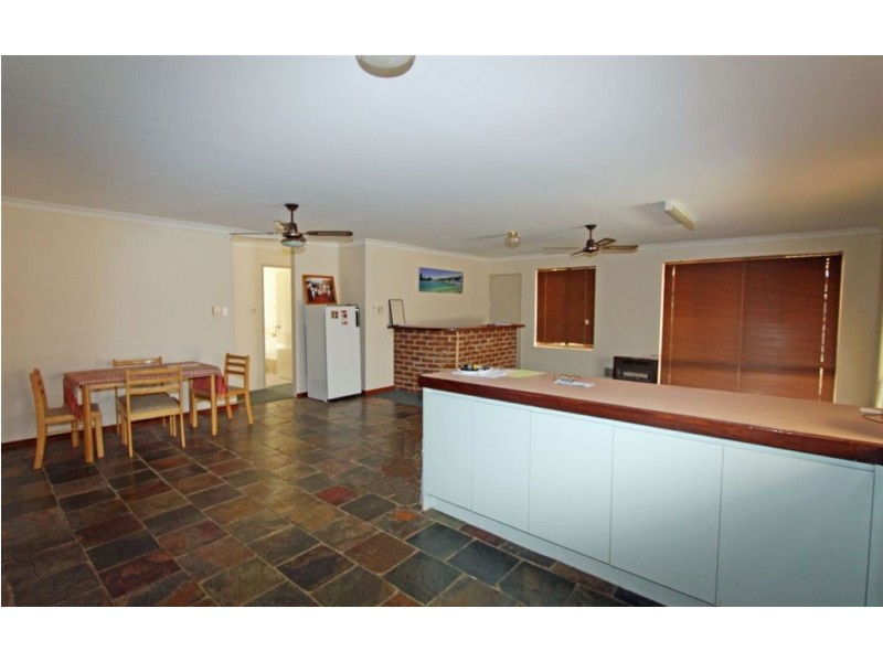 8 Amulla Court, Halls Head WA 6210