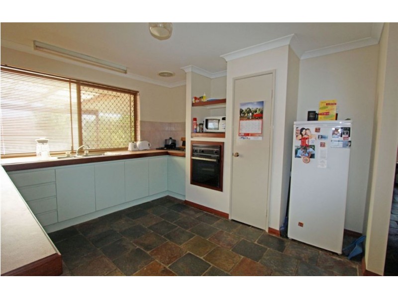 8 Amulla Court, Halls Head WA 6210