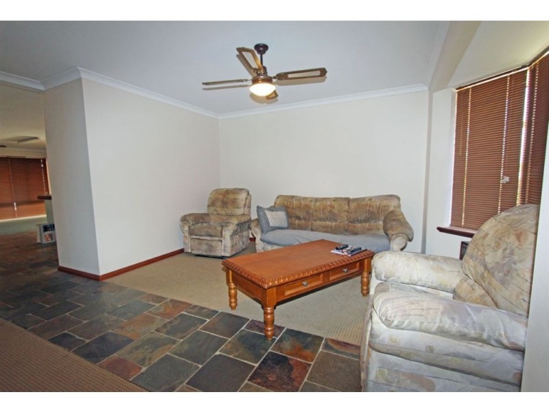 8 Amulla Court, Halls Head WA 6210