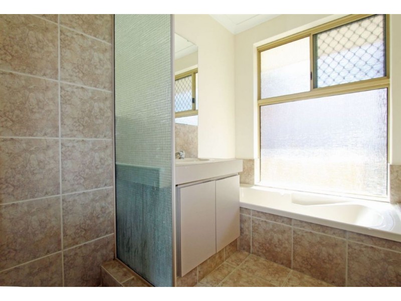 8 Amulla Court, Halls Head WA 6210