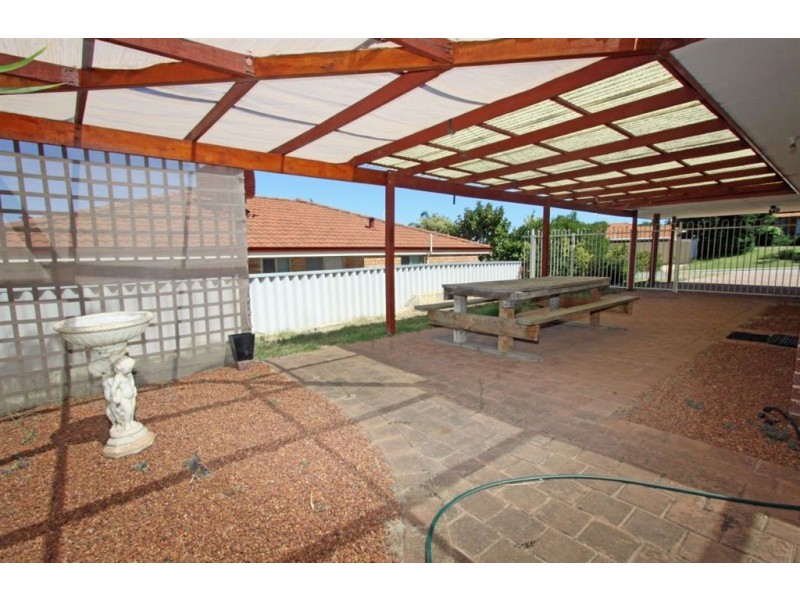 8 Amulla Court, Halls Head WA 6210