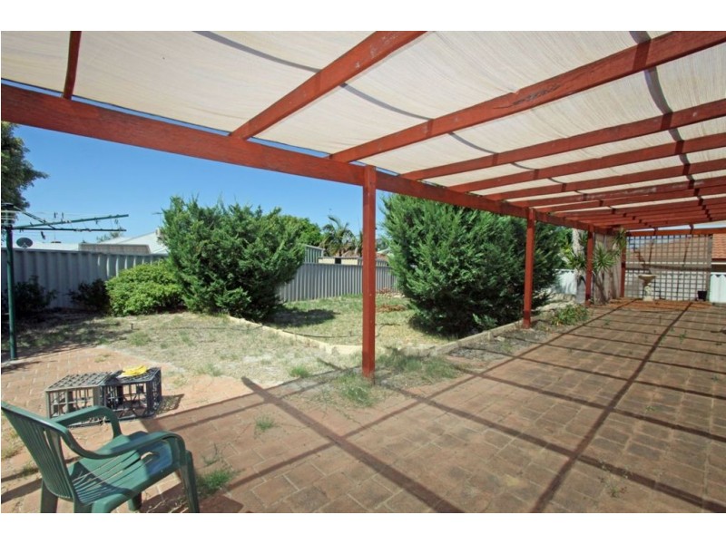 8 Amulla Court, Halls Head WA 6210