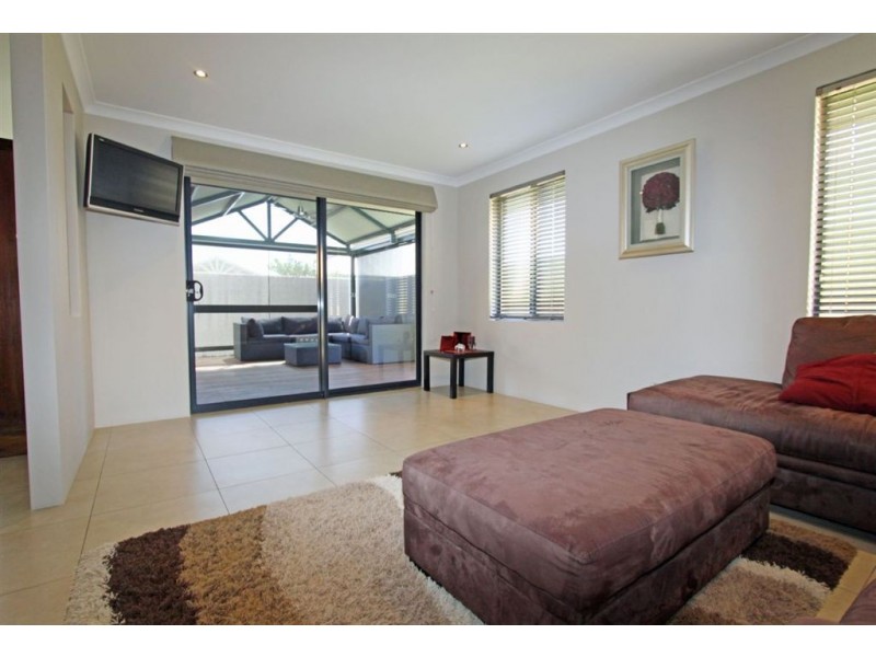 10 Bertha Loop, Dudley Park WA 6210