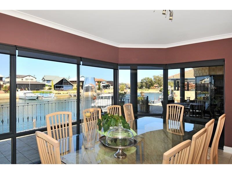 10 Aztec Island Retreat, Halls Head WA 6210